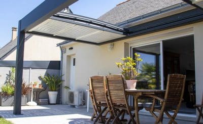 Comment fixer une pergola sur sa terrasse ?